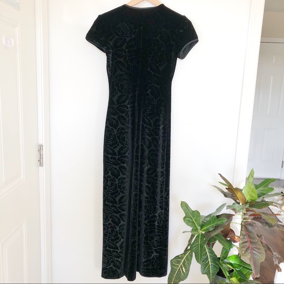 Vintage 90’s Velvet Dress with embossed roses - Picture 3 of 8